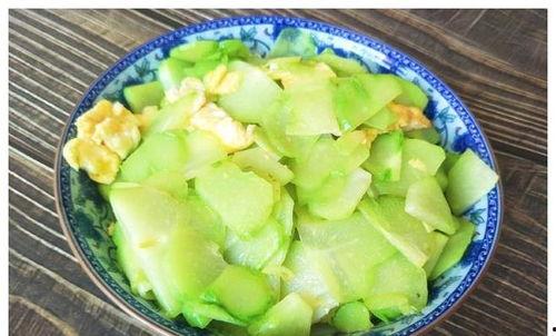 宝宝吃洋瓜的视频,萌态十足引网友热议