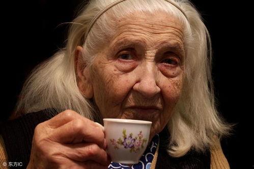 八卦吃瓜老太婆视频,揭秘短视频中的趣味人生