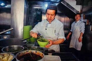 临夏拉面馆吃瓜视频曝光,揭秘后厨卫生真相